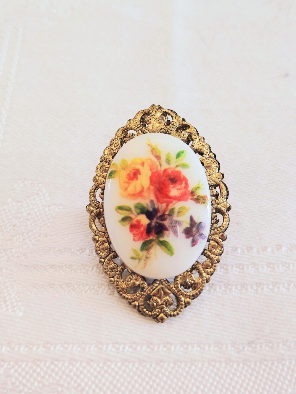 Vintage Western Germany Floral Porcelain Oval Brooch Gold Tone Filigree Pin 1.5"